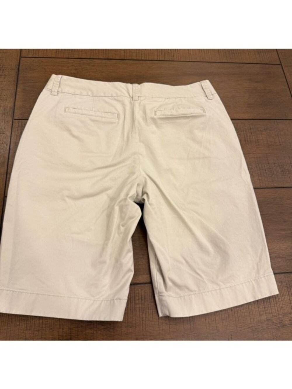L.L. Bean Women’s Classic Chino Shorts Size 10 Beige Style 0GLU3 Mid Rise Khaki - Picture 3 of 12